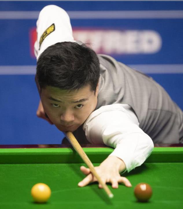 纪律性的欠 纪律性的欠